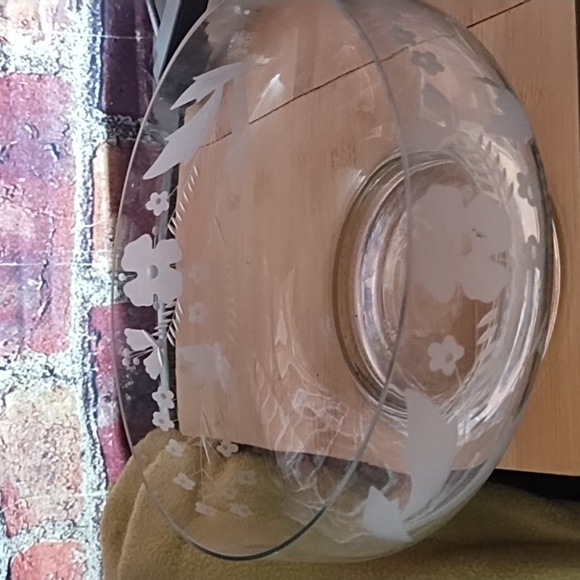 Gift? Clear etched large bowl 8.5 by 6 in - Picture 4 of 5